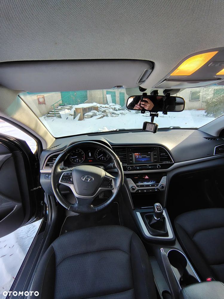 Hyundai Elantra 1.6 Comfort - 9