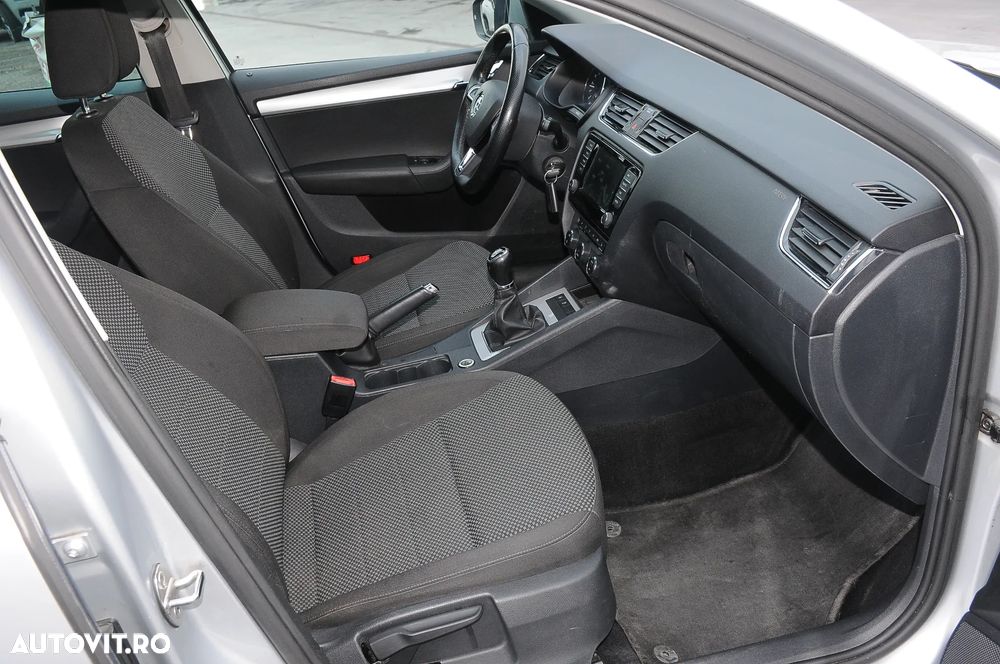 Skoda Octavia Combi 2.0 TDI Tour - 12