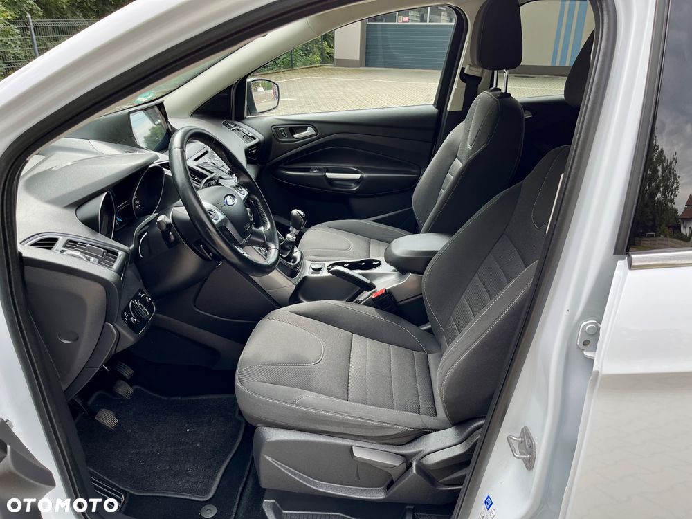 Ford Kuga - 10