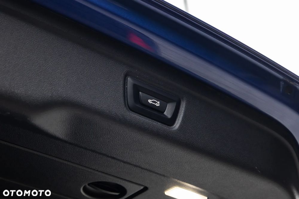 BMW Seria 3 320d xDrive M Sport sport - 31