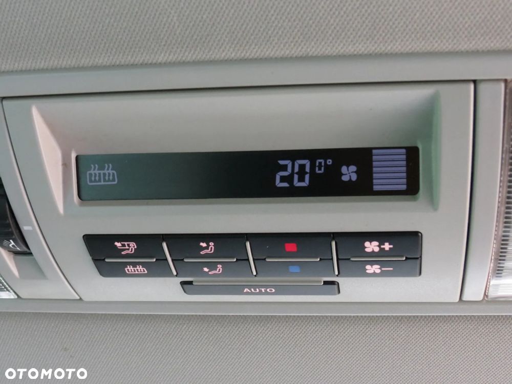 Volkswagen Multivan - 33