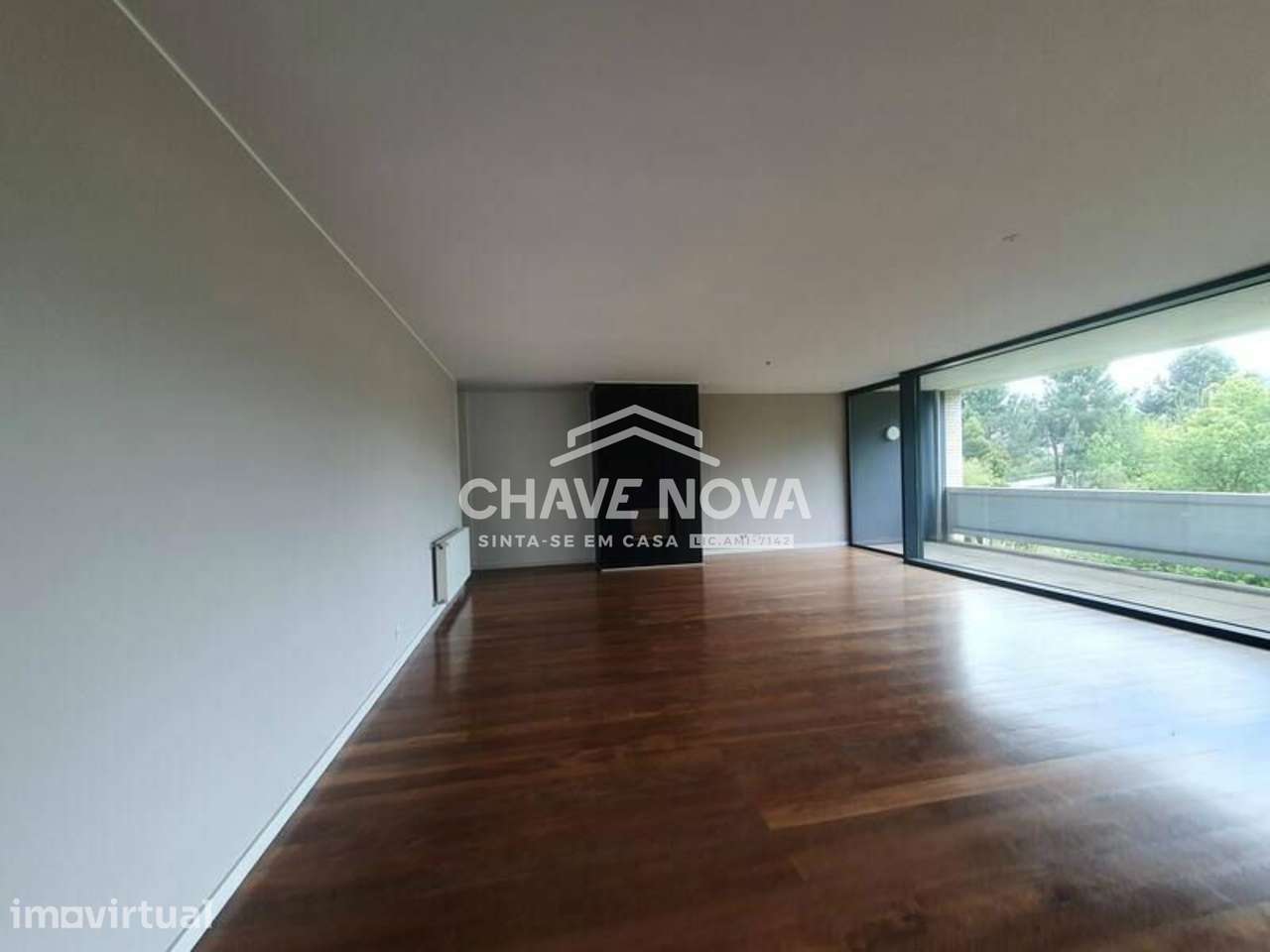 T4 c/ Varanda em Condomínio Fechado em Mafamude - Grande imagem: 4/22