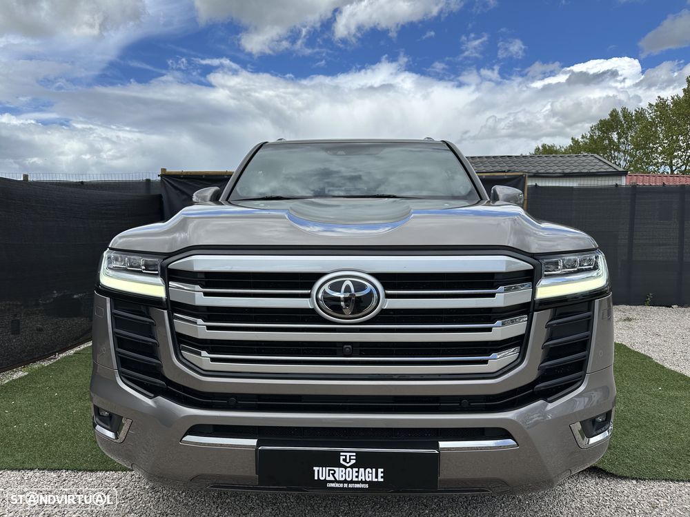 Toyota Land Cruiser 300 70th Anniversary - 6