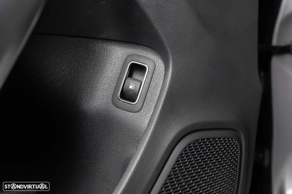 Mercedes-Benz A 250 e 8G-DCT AMG Line - 24