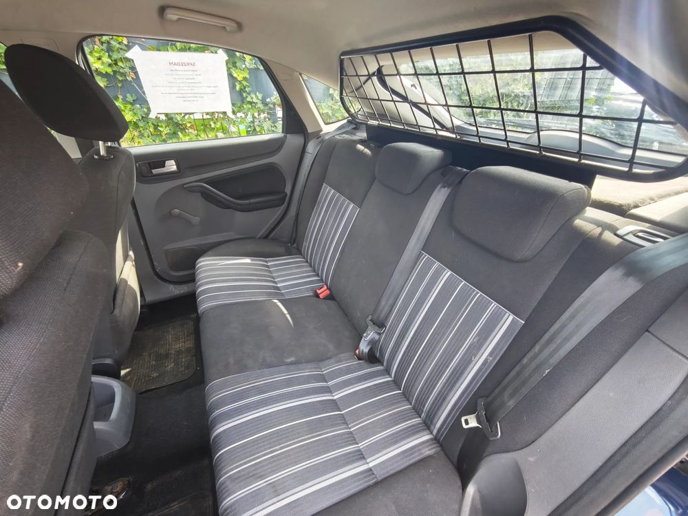 Ford Focus 1.6 Ambiente - 2