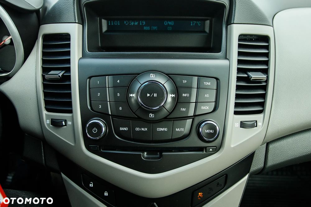 Chevrolet Cruze 1.6 LS - 17