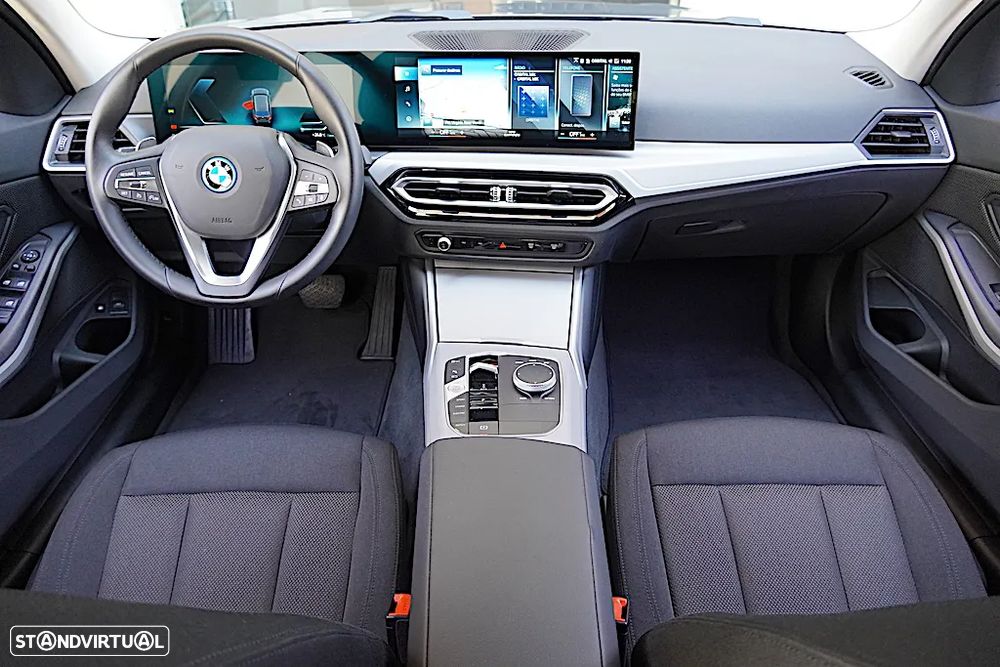 BMW 320 e Touring Corporate Edition Auto - 29