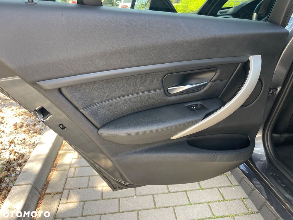 BMW Seria 3 320i - 18
