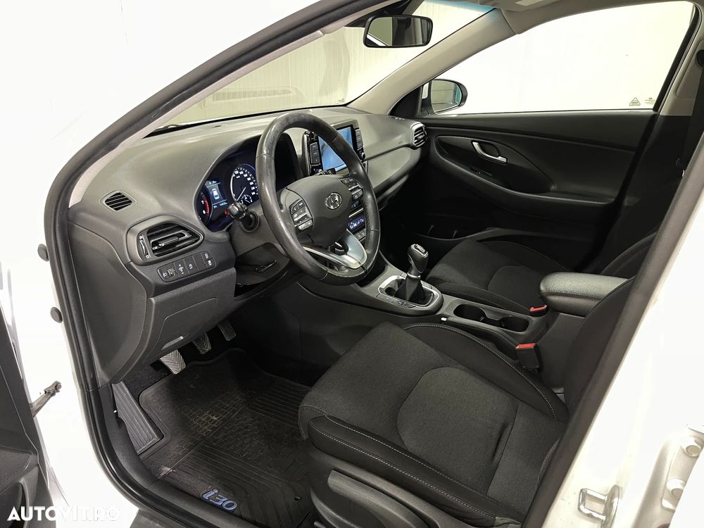 Hyundai i30 1.5 110CP M/T Highway - 6