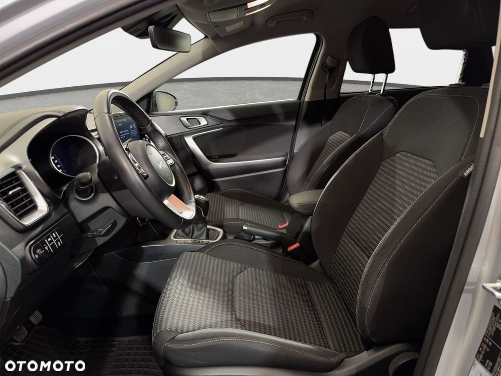 Kia Ceed - 13