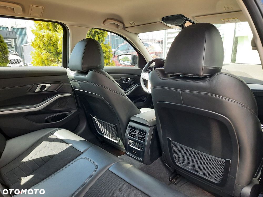 BMW Seria 3 318i Advantage - 17