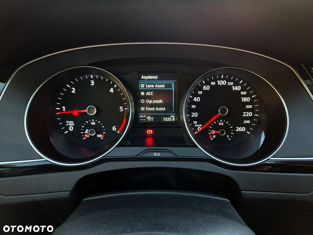 Volkswagen Passat 2.0 TDI SCR Highline DSG - 24
