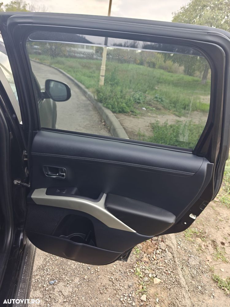 Mitsubishi Outlander - 14