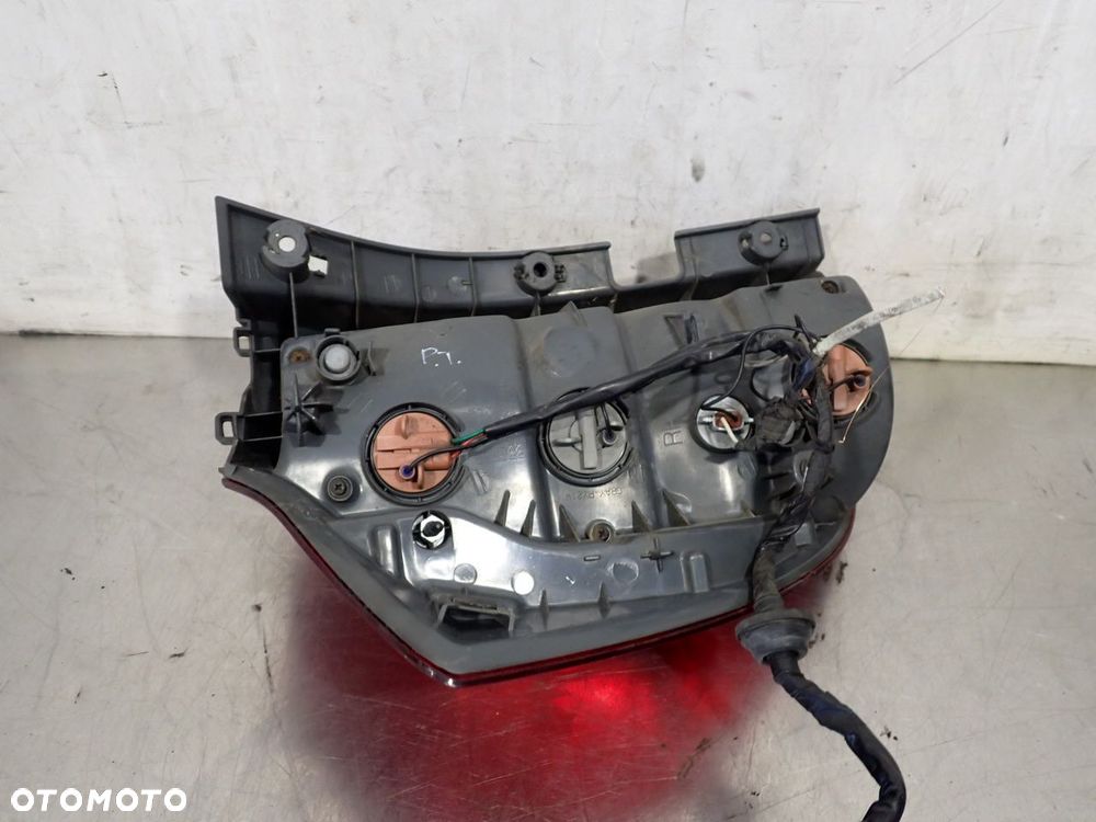 LAMPA PRAWA TYLNA KIA CEED - 4