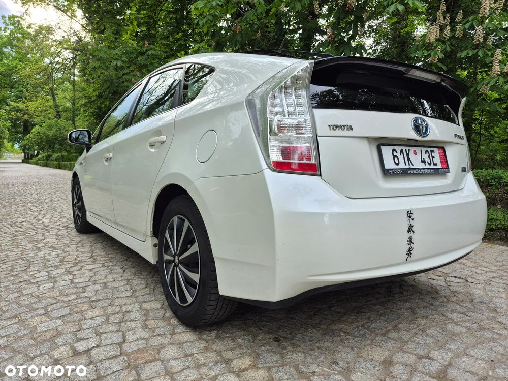 Toyota Prius (Hybrid) Executive - 12