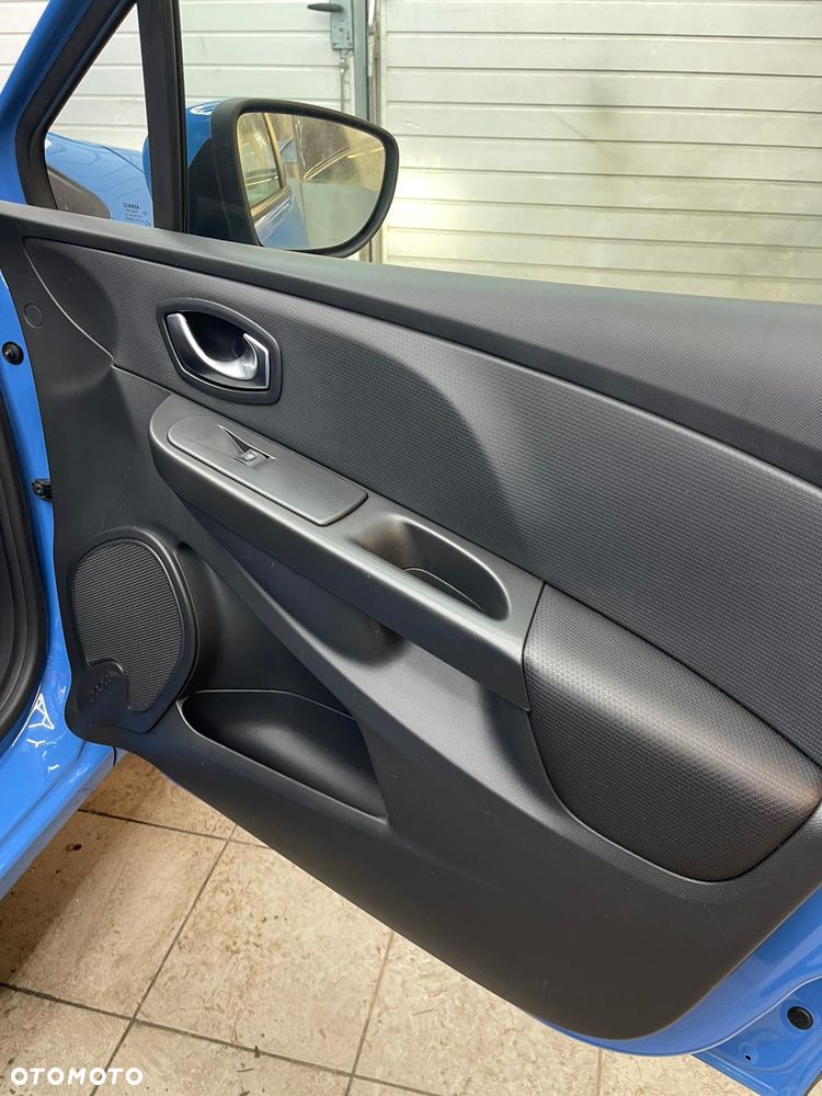 Renault Clio 1.2 16V Limited - 30