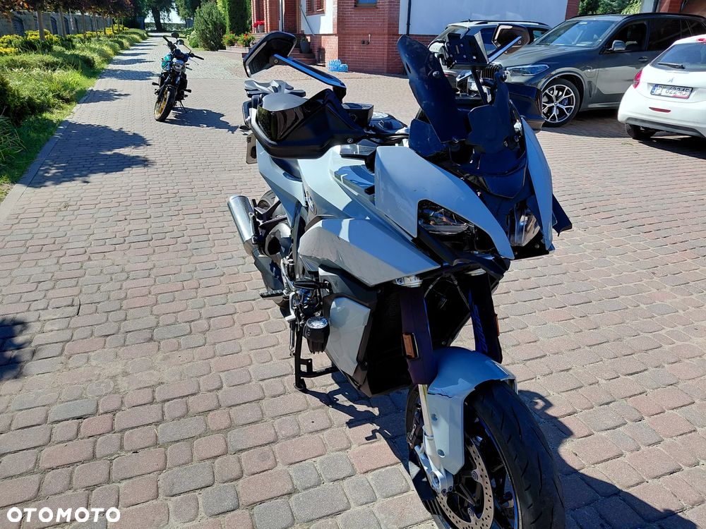 BMW XR - 8