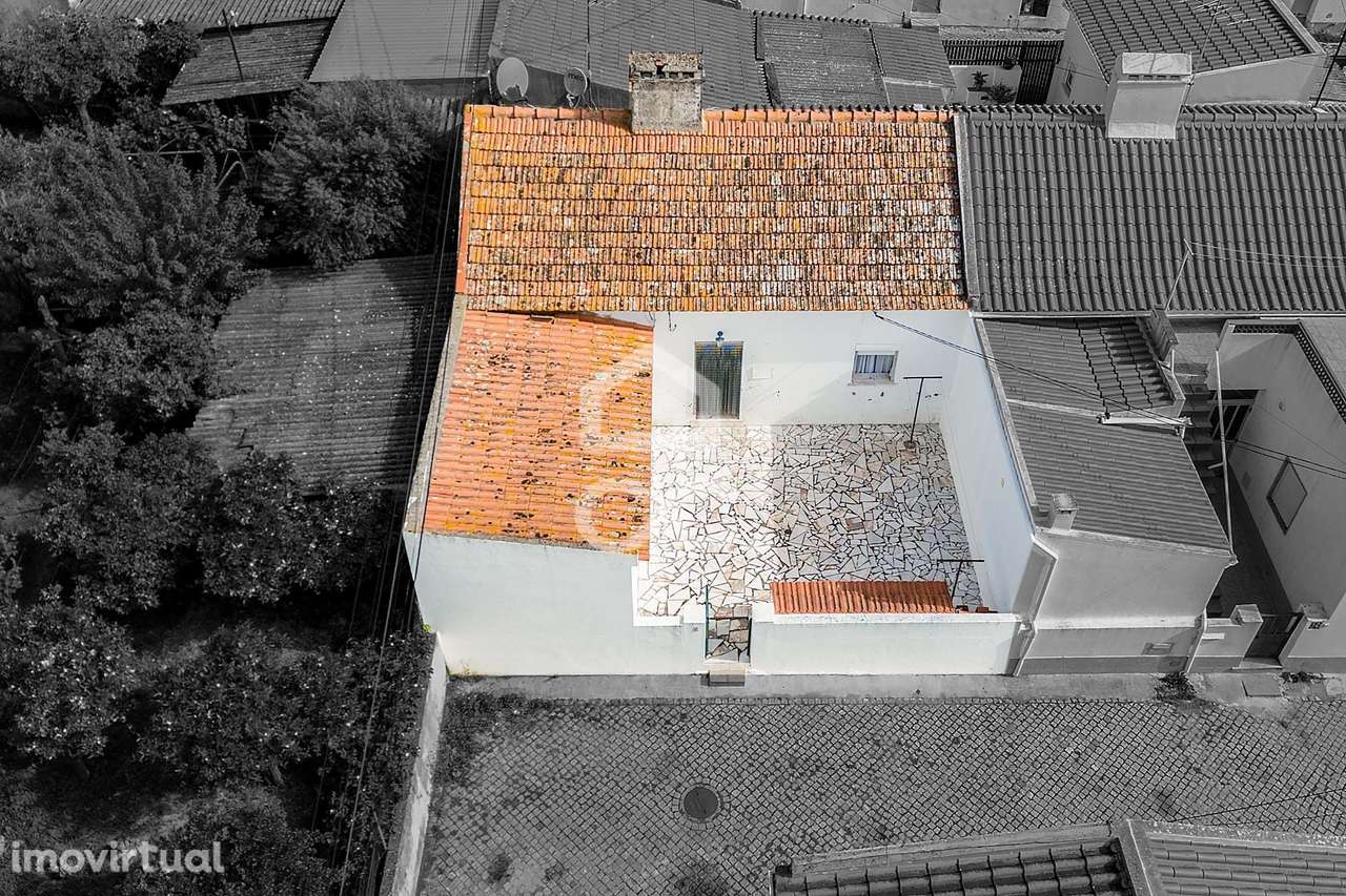 Moradia T2 Térrea c/ Quintal | Bairro de Santa Maria, Évora - Grande imagem: 2/28