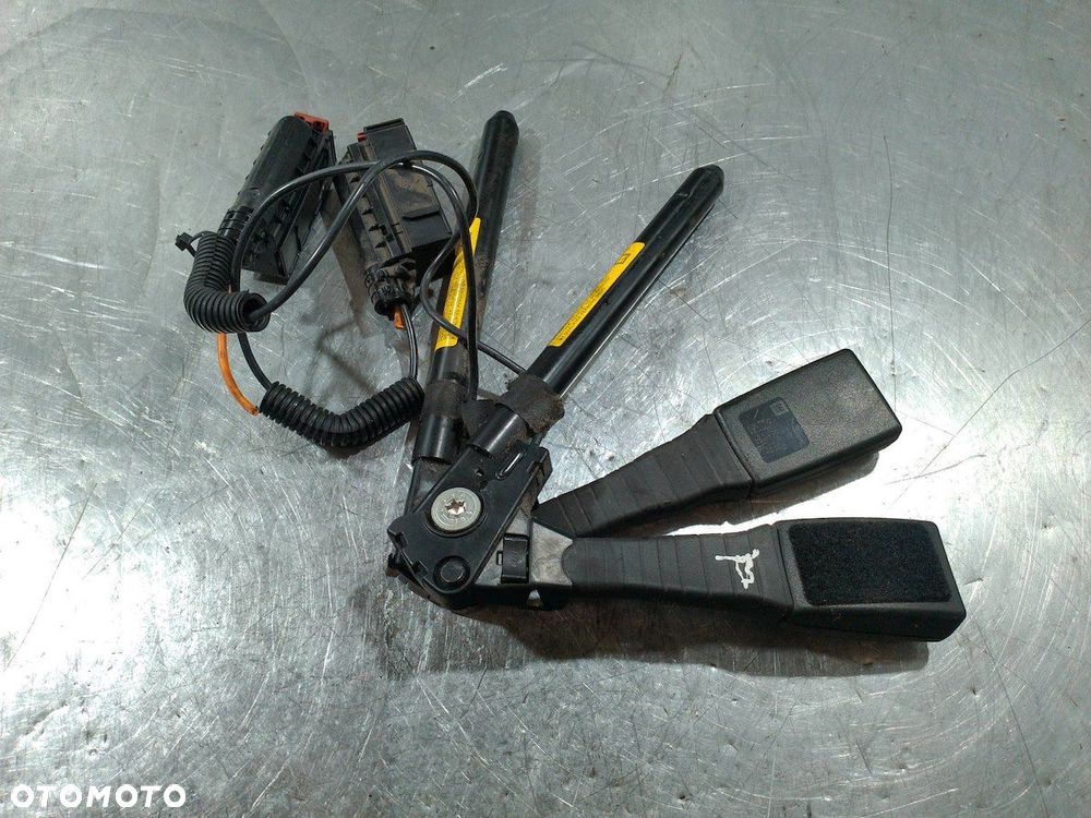 ZAPINKI, SPINKI PASA PRZÓD KOMPLET OPEL ASTRA H 13127266  13127267 1.7 CDTI - 2