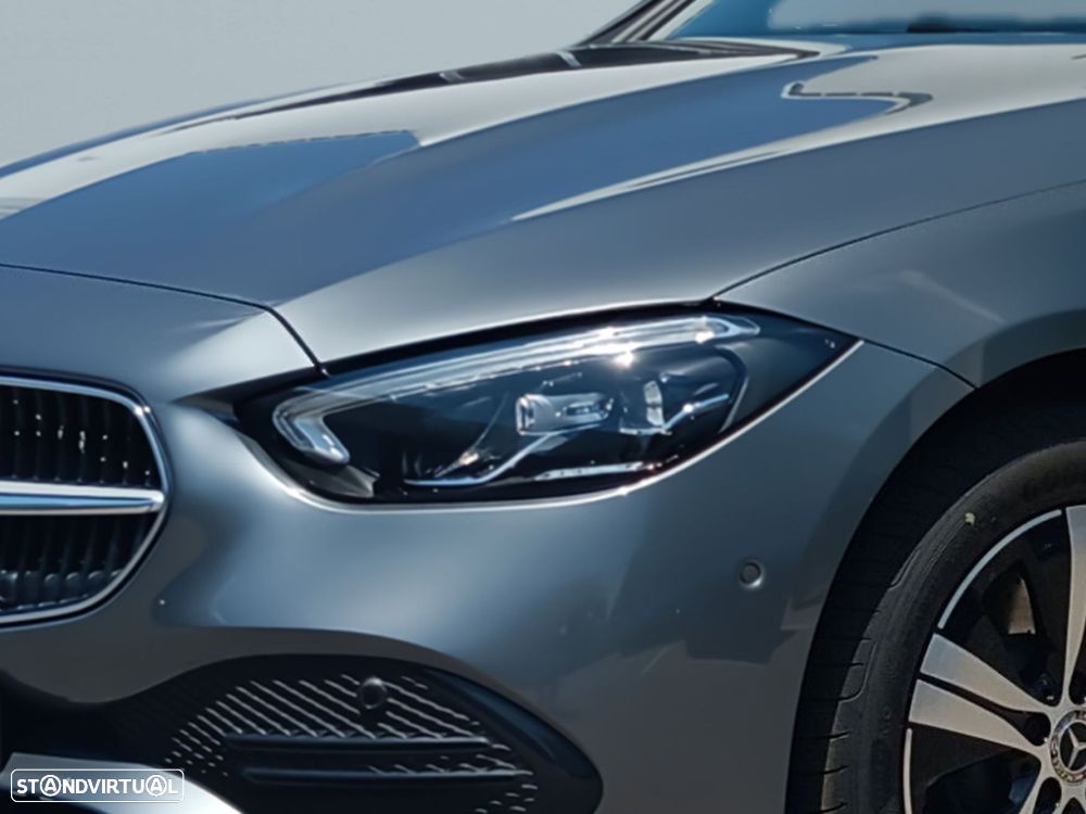 Mercedes-Benz C 300 e Avantgarde — fotografia 9
