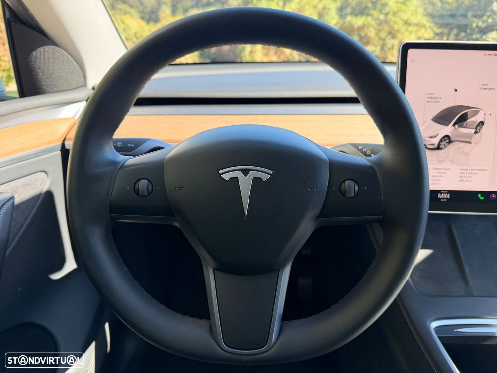 Tesla Model Y Long Range Dual Motor AWD - 17
