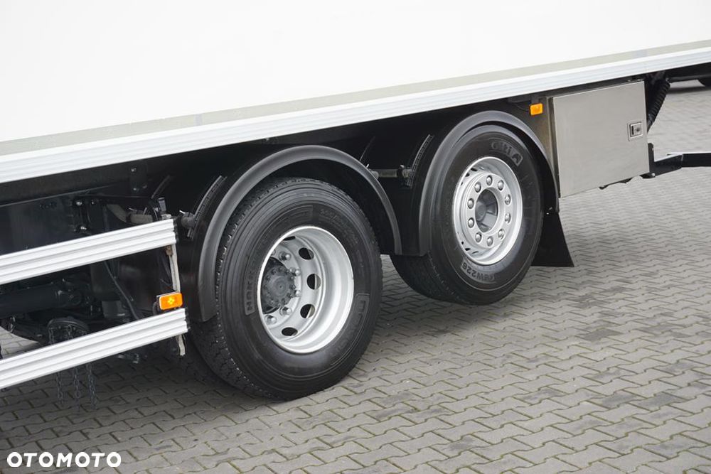 Volvo FM / 460 / E 6 / IZOTERMA + WINDA / 22 PALETY / DŁ 9,1 M / ŁAD. 14 345 KG - 25