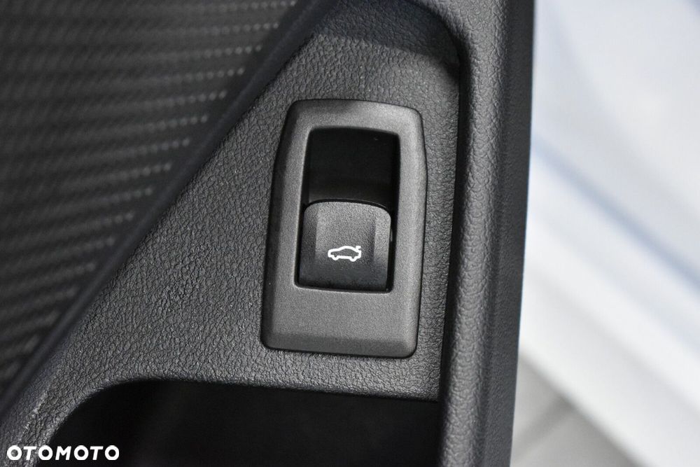 BMW Seria 3 320d xDrive mHEV sport - 9