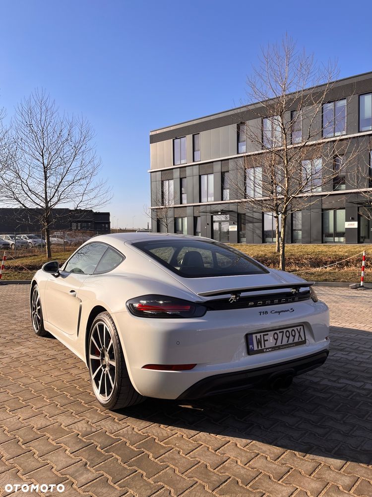 Porsche 718 Cayman - 11