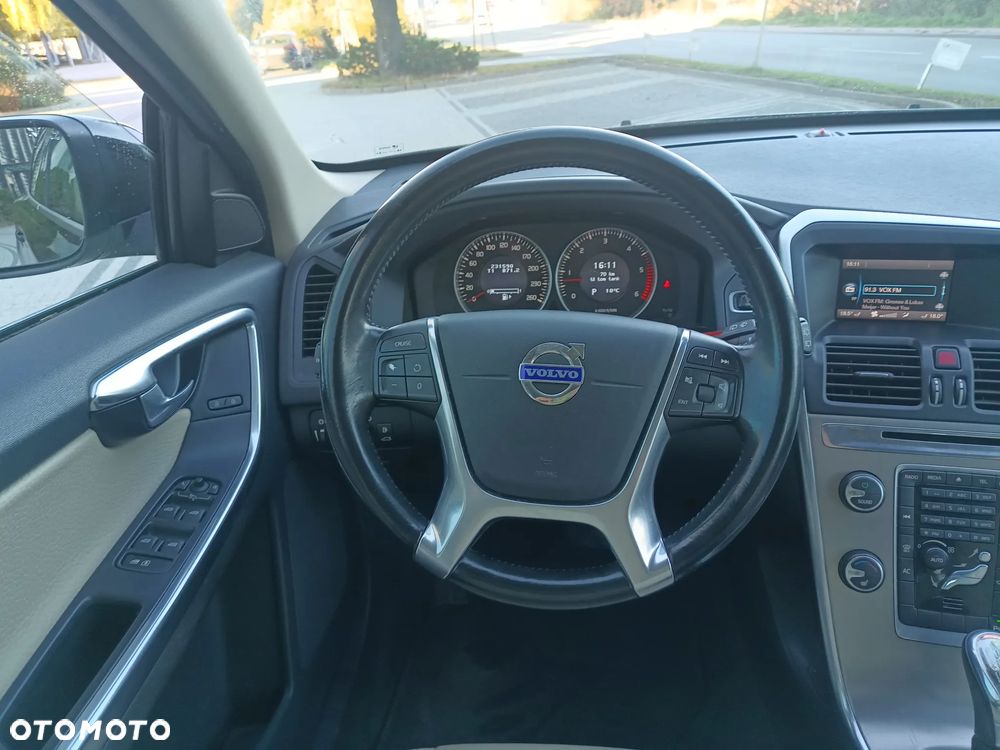 Volvo XC 60 D4 Geartronic Momentum - 16