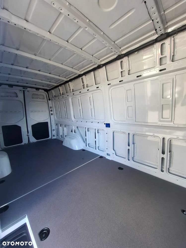 Mercedes-Benz Sprinter 319 - 9