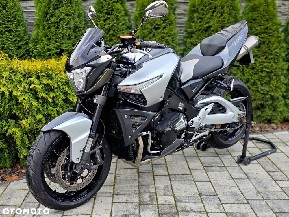 Suzuki GSX - 23