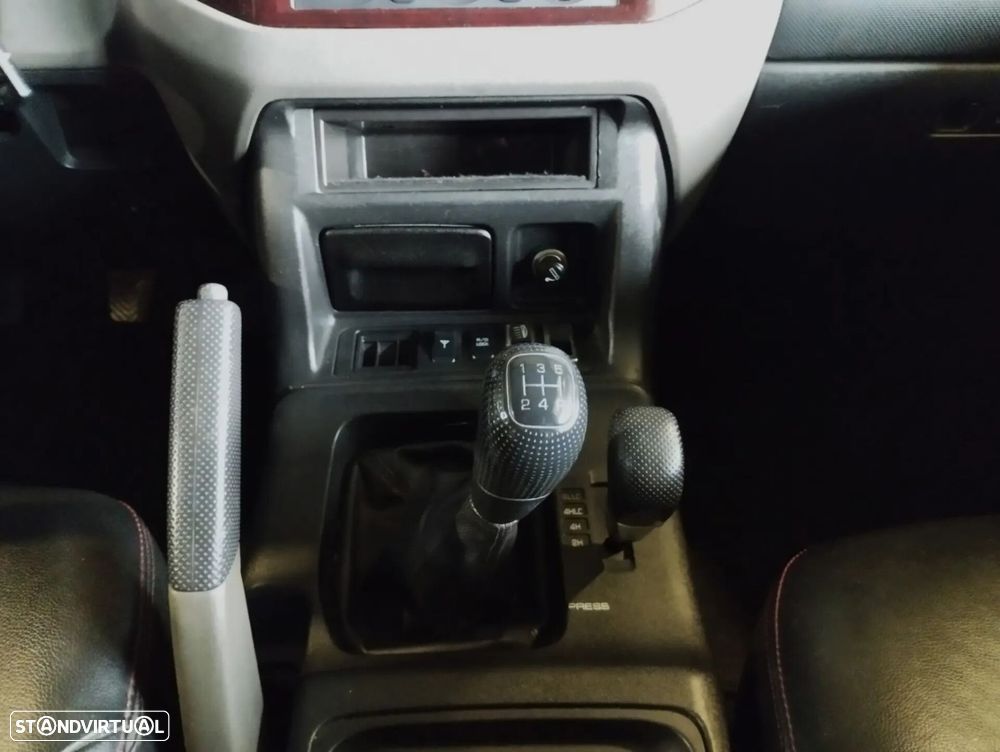 Mitsubishi Pajero - 15