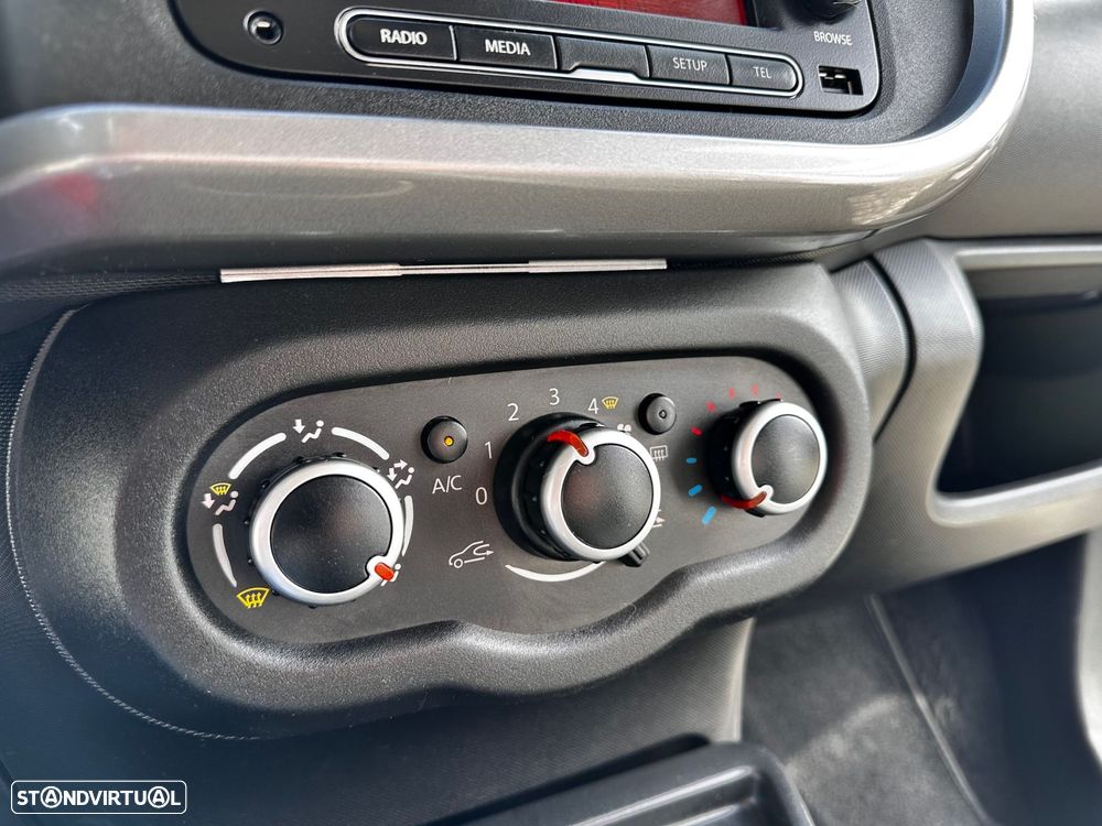 Renault Twingo SCe 70 S&S LIMITED - 26