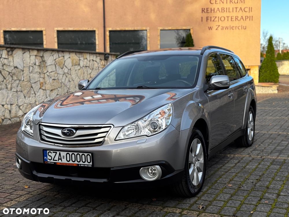 Subaru Outback 2010 photo 2