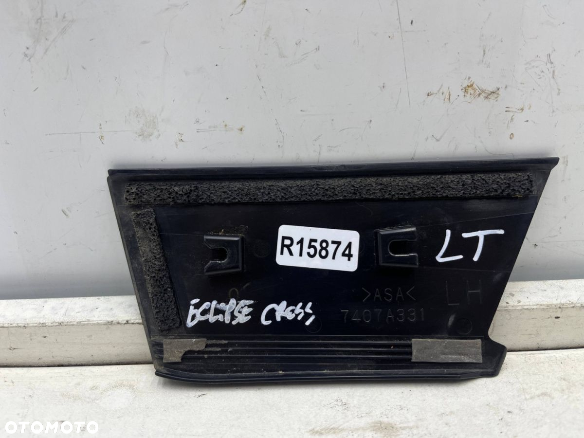 Listwa Mitsubishi Eclipse Cross 18r.- lewa tylna nakładka ramki drzwi bocznych słupka 7407a331 - 3
