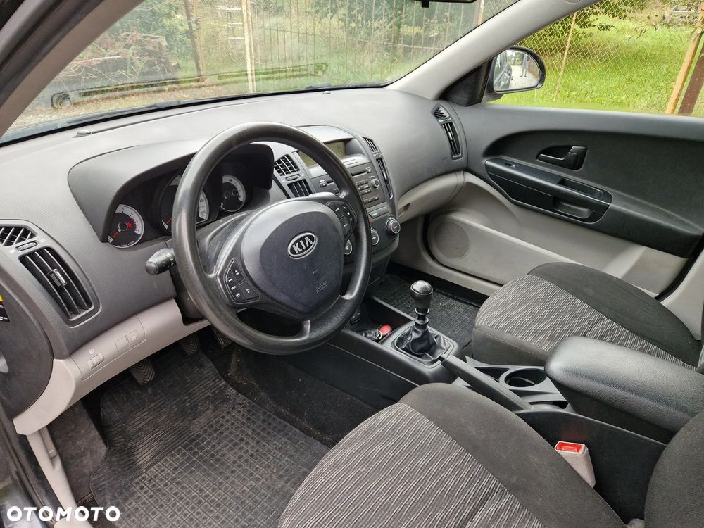 Kia Ceed Cee'd 1.4 L - 10