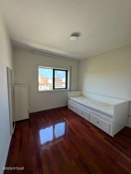 T3+1 c/ garagem e arrecadação - Venda Nova, Rio Tinto - Grande imagem: 5/12