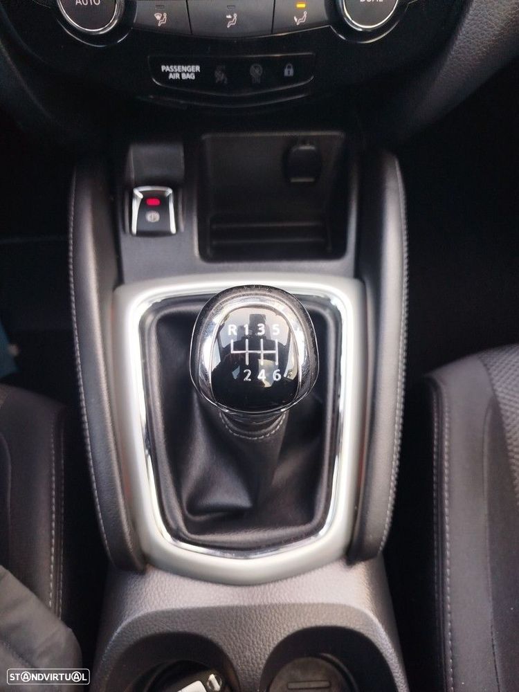 Nissan Qashqai 1.6 dCi N-Connecta 18 - 16