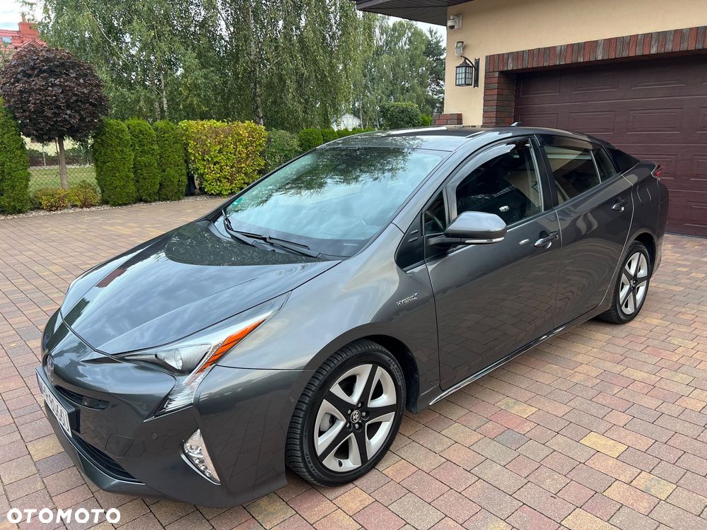 Toyota Prius ver-1-8-hybrid-executive - 15