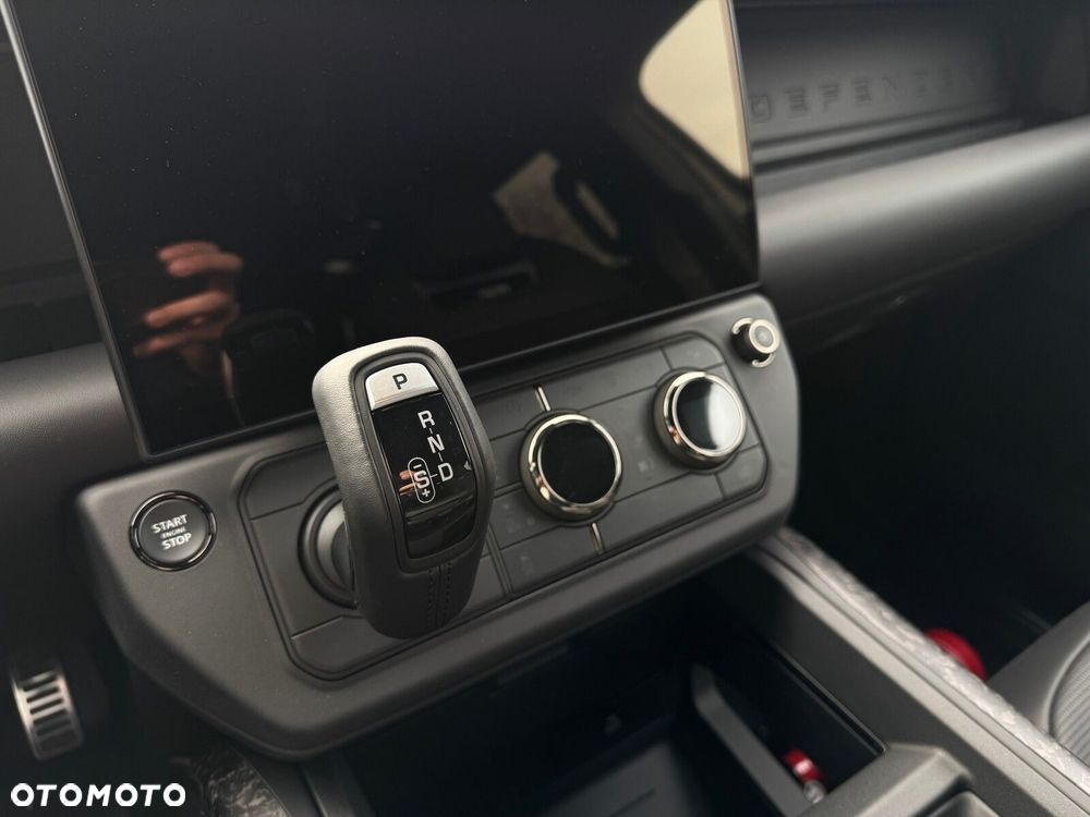 Land Rover Defender - 11