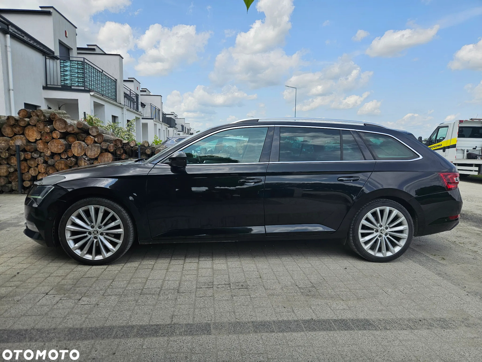 Skoda Superb Combi 2.0 TDI DSG Premium Edition - 6