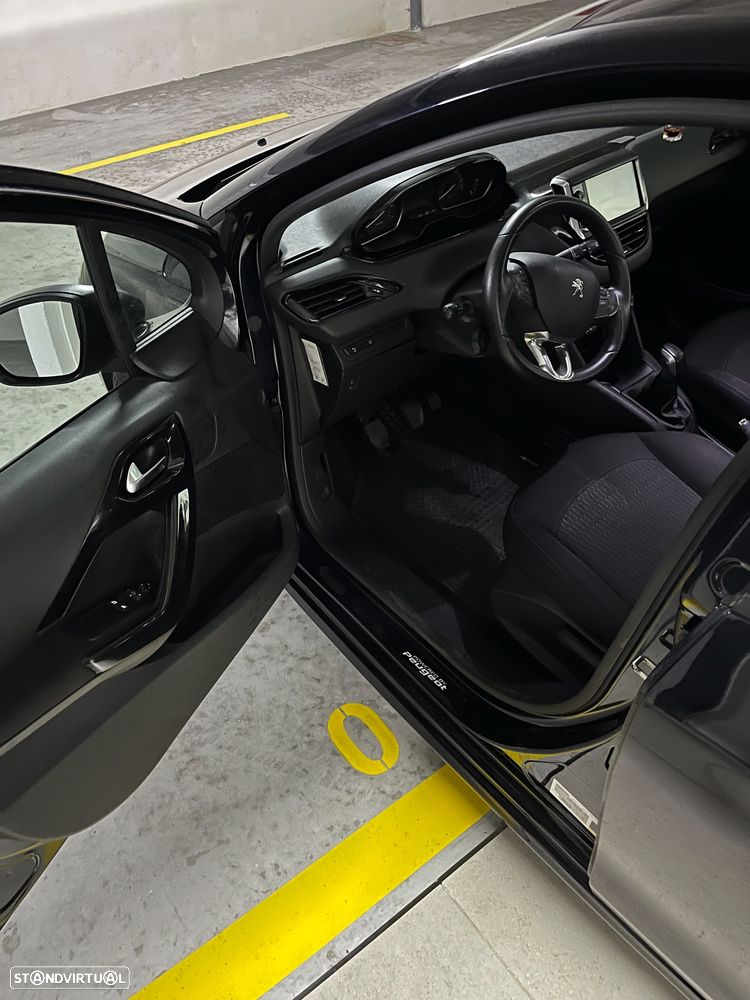 Peugeot 208 PureTech 82 Stop & Start Signature - 11