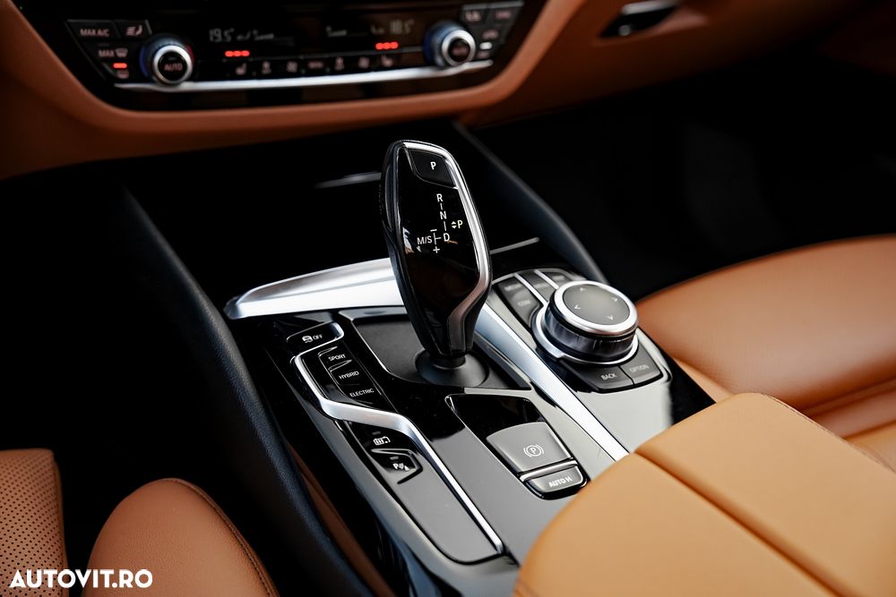 BMW Seria 5 530e Aut. Luxury Line - 33