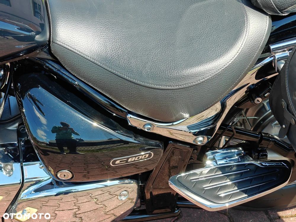 Suzuki Intruder - 24