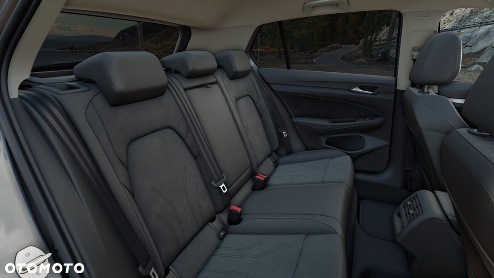 Volkswagen Golf - 8