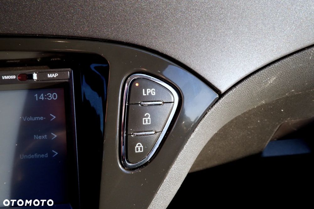 Opel Corsa 1.4 Enjoy - 19