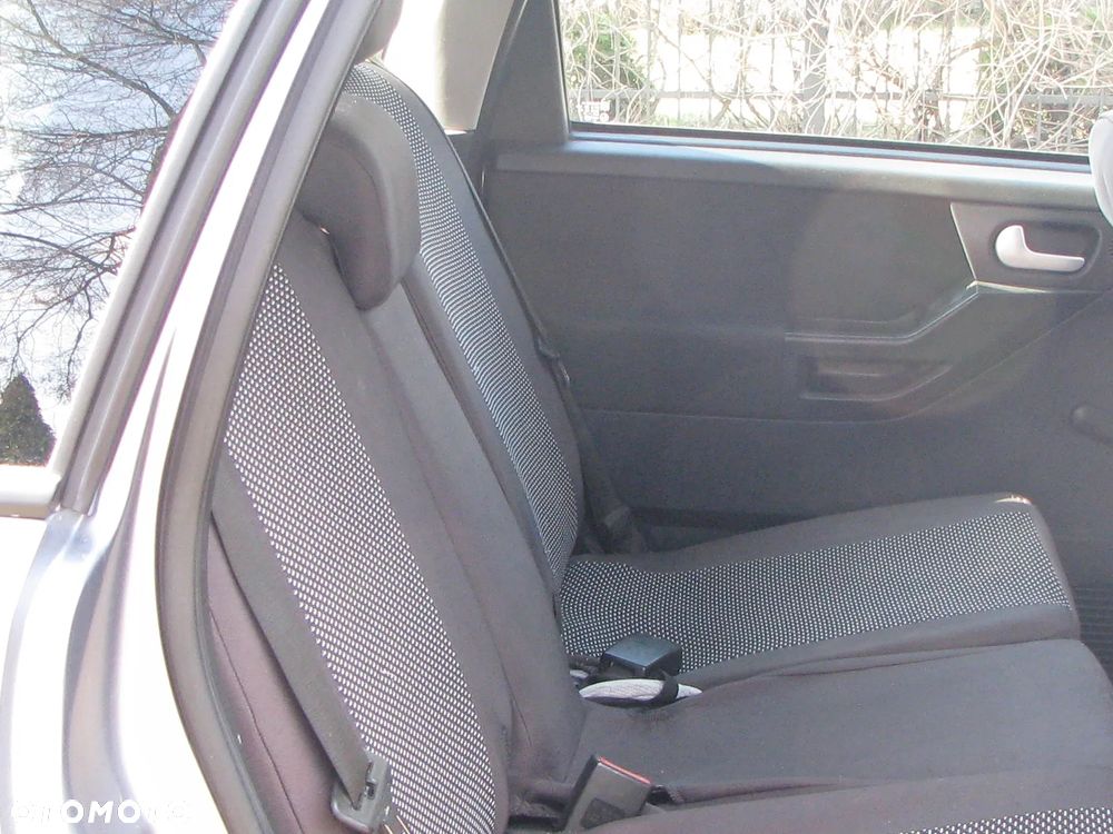 Opel Meriva 1.6 16V (Essentia) - 9