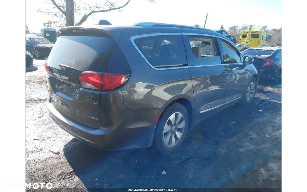 Chrysler Pacifica - 22