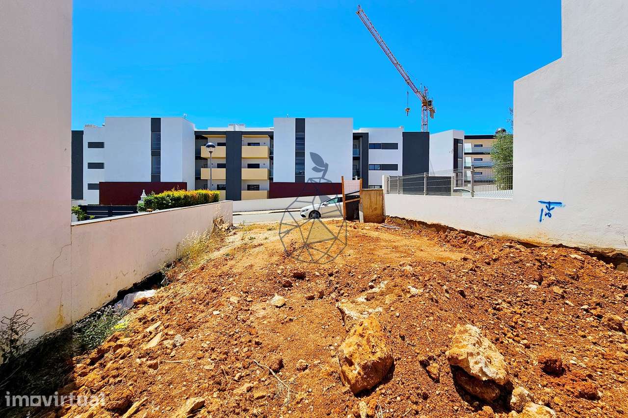 Linda moradia em banda em construção para venda na área de Sesmarias, - Grande imagem: 3/28