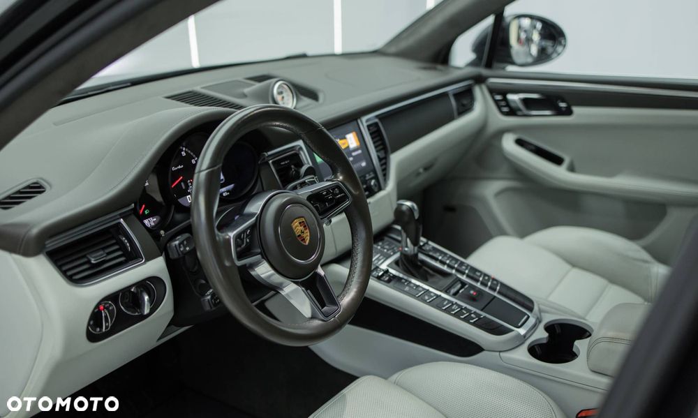 Porsche Macan Turbo - 11